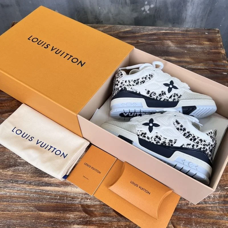 Minimalist Louis Vuitton Trainer Sneaker 30426