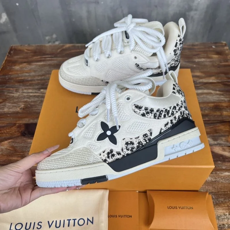Minimalist Louis Vuitton Trainer Sneaker 30426