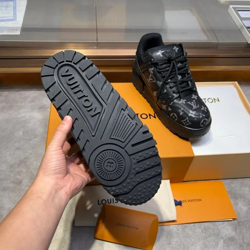Louis Vuitton Trainer Sneaker UrbanStyle 30414