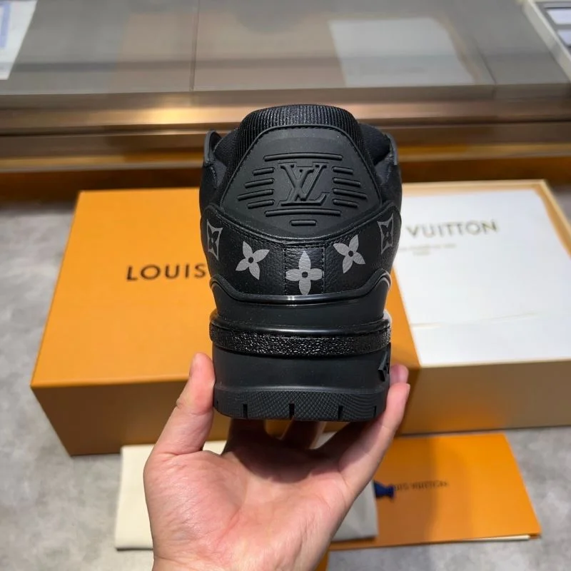 Louis Vuitton Trainer Sneaker UrbanStyle 30414