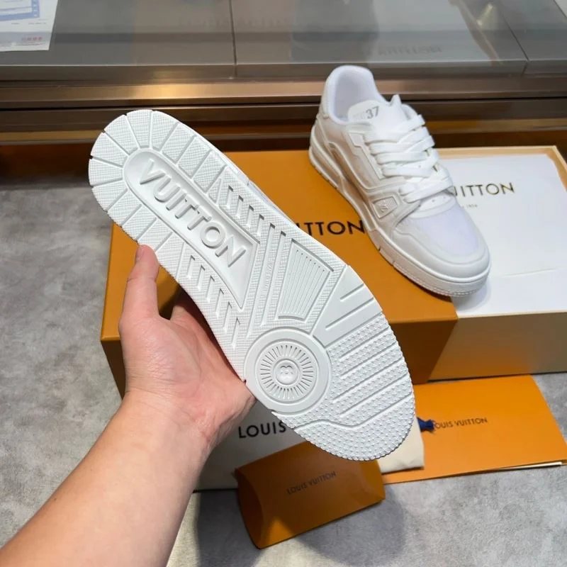 ModernLook Louis Vuitton Trainer Sneaker 30332