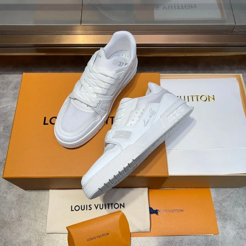 ModernLook Louis Vuitton Trainer Sneaker 30332