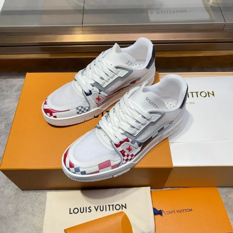 Fashionable Louis Vuitton Trainer Sneaker 30424