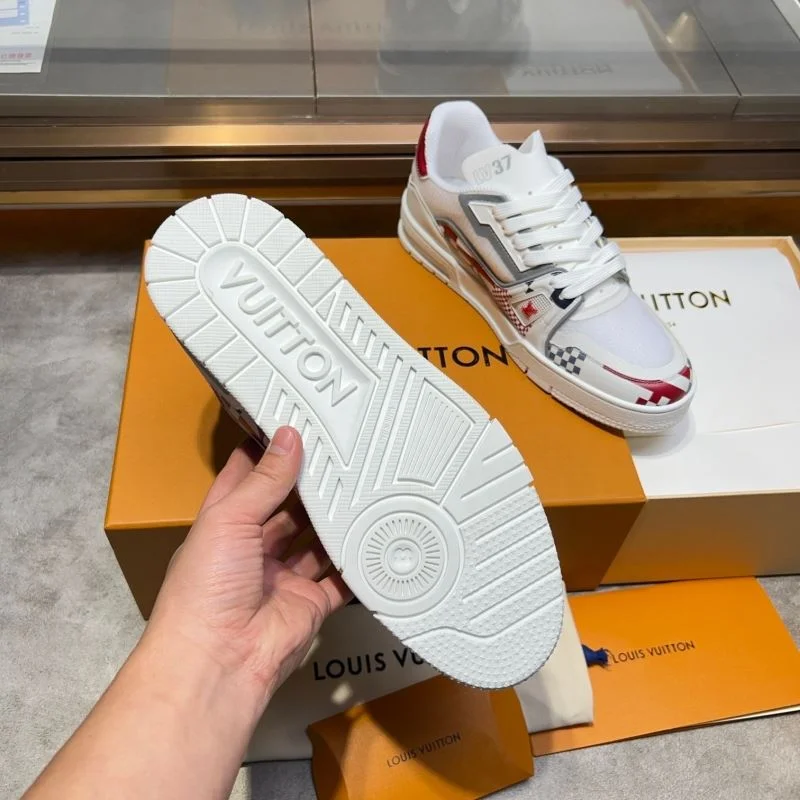 Fashionable Louis Vuitton Trainer Sneaker 30424