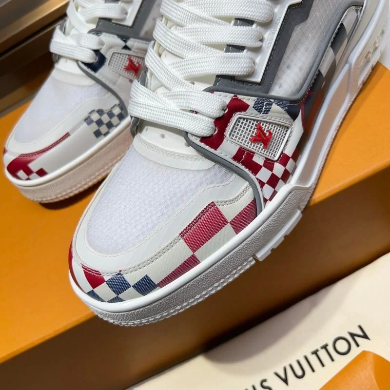 Fashionable Louis Vuitton Trainer Sneaker 30424