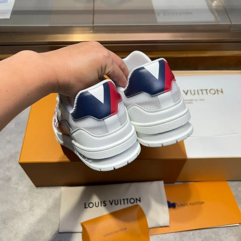 Fashionable Louis Vuitton Trainer Sneaker 30424