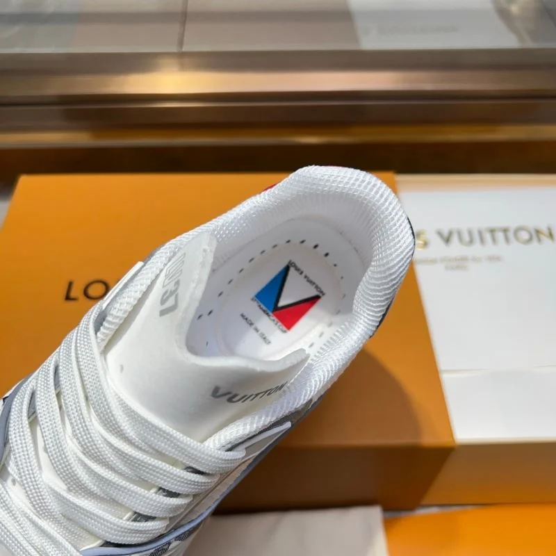 Fashionable Louis Vuitton Trainer Sneaker 30424