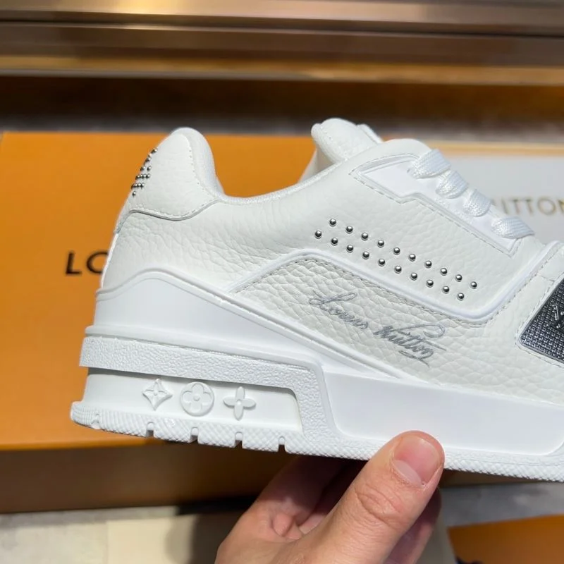 Vibrant Louis Vuitton Trainer Sneaker 30423