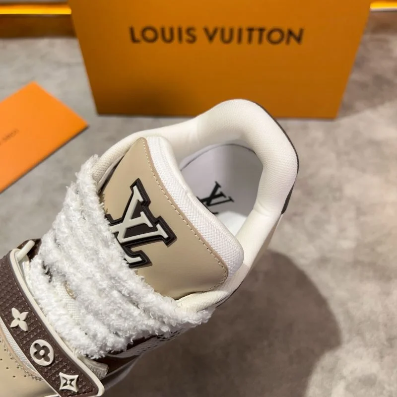 Louis Vuitton Trainer Sneaker DailyWear 30406