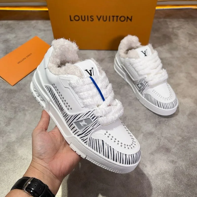 Effortless Louis Vuitton Trainer Sneaker 30394
