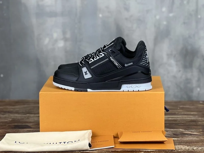 Louis Vuitton Trainer Sneaker RelaxedFit 30398