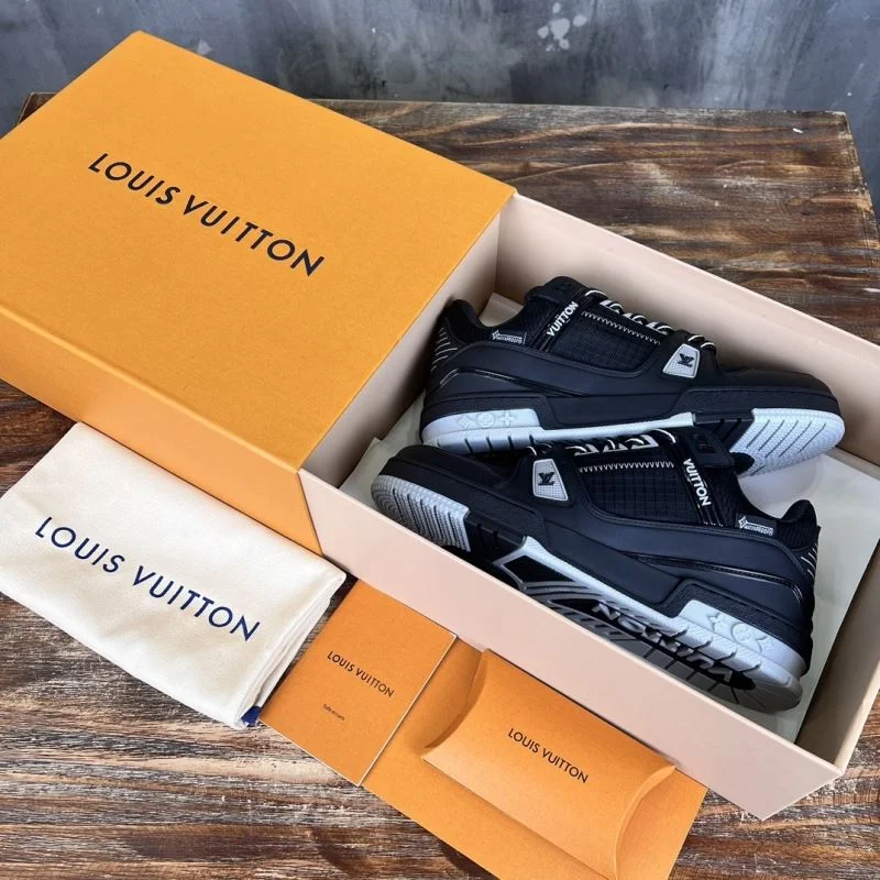 Louis Vuitton Trainer Sneaker RelaxedFit 30398