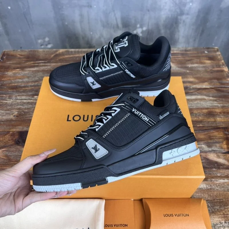 Louis Vuitton Trainer Sneaker RelaxedFit 30398
