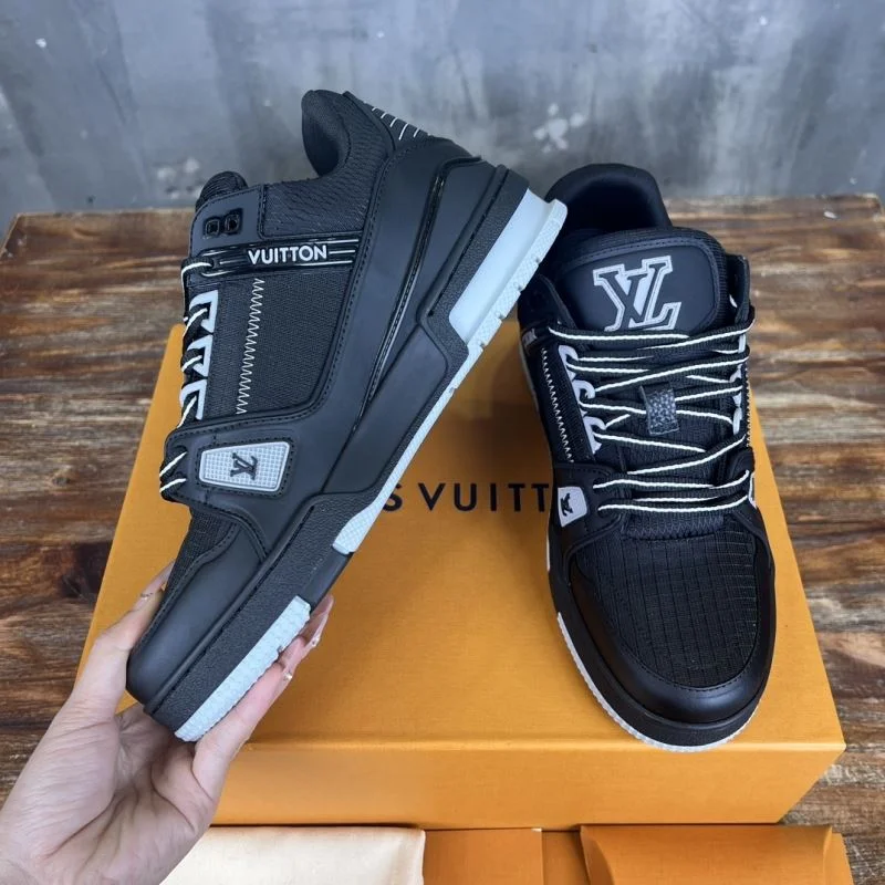 Louis Vuitton Trainer Sneaker RelaxedFit 30398