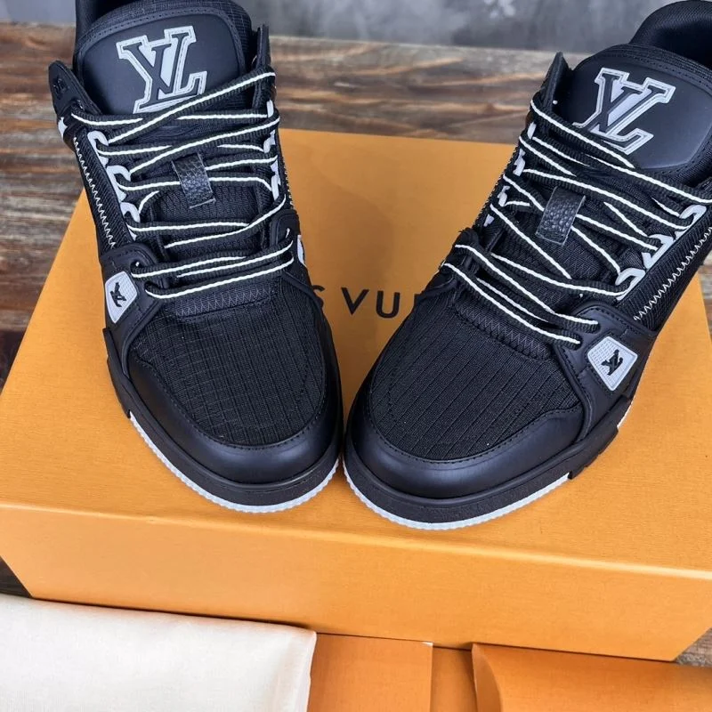 Louis Vuitton Trainer Sneaker RelaxedFit 30398