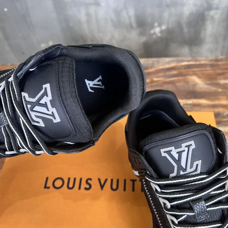 Louis Vuitton Trainer Sneaker RelaxedFit 30398
