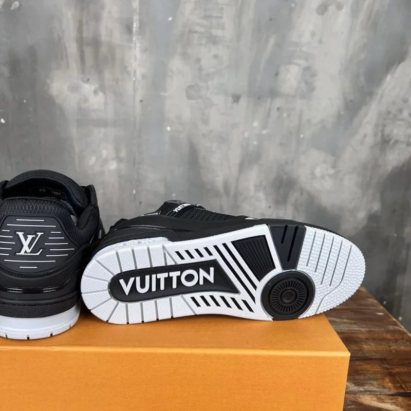 Louis Vuitton Trainer Sneaker RelaxedFit 30398