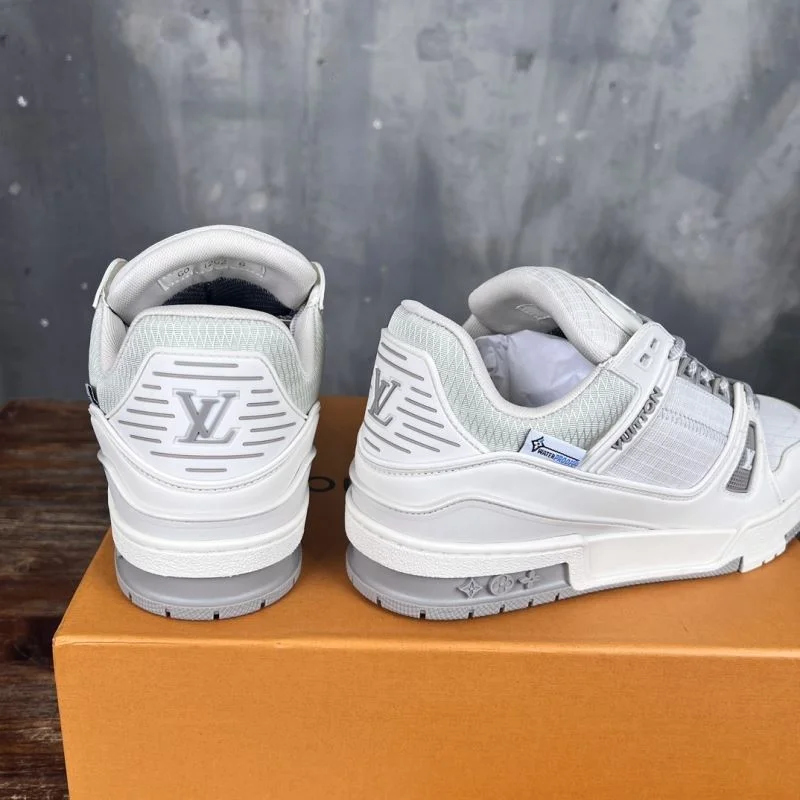 Durable Louis Vuitton Trainer Sneaker 30396