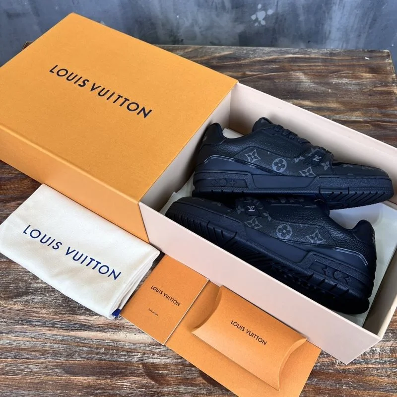Soft Louis Vuitton Trainer Sneaker 30392