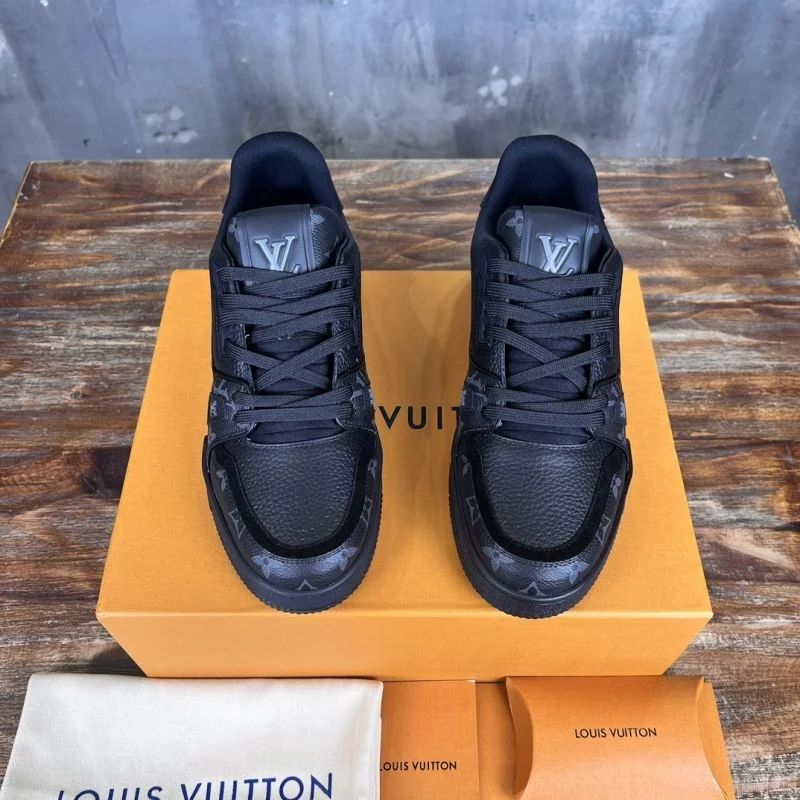 Soft Louis Vuitton Trainer Sneaker 30392