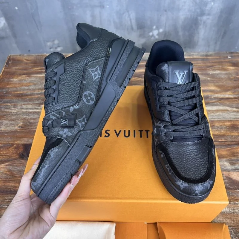 Soft Louis Vuitton Trainer Sneaker 30392