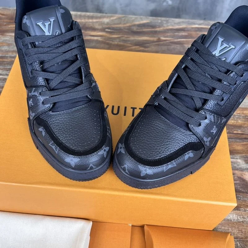 Soft Louis Vuitton Trainer Sneaker 30392