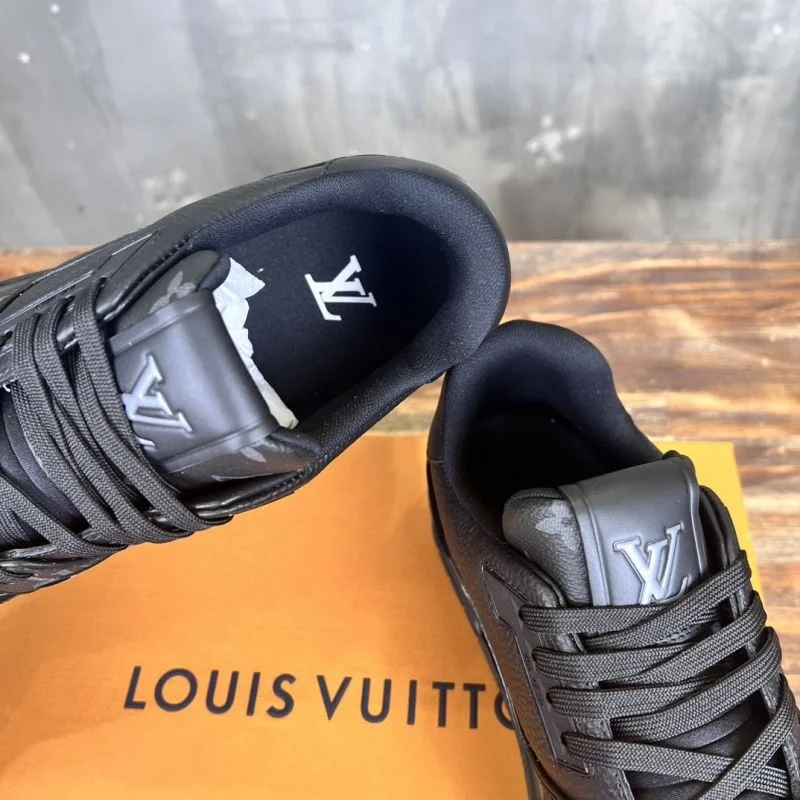 Soft Louis Vuitton Trainer Sneaker 30392