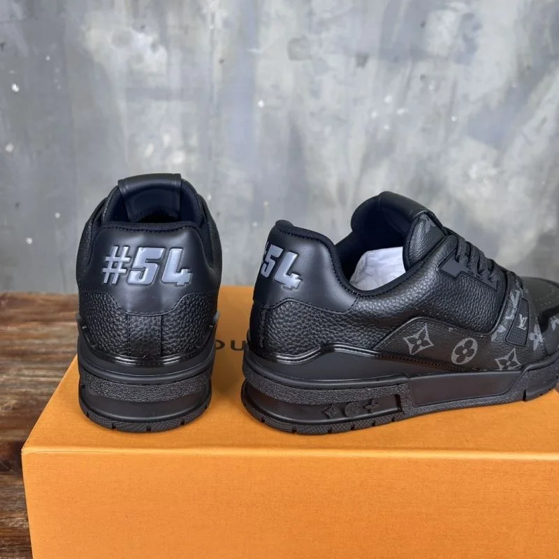 Soft Louis Vuitton Trainer Sneaker 30392