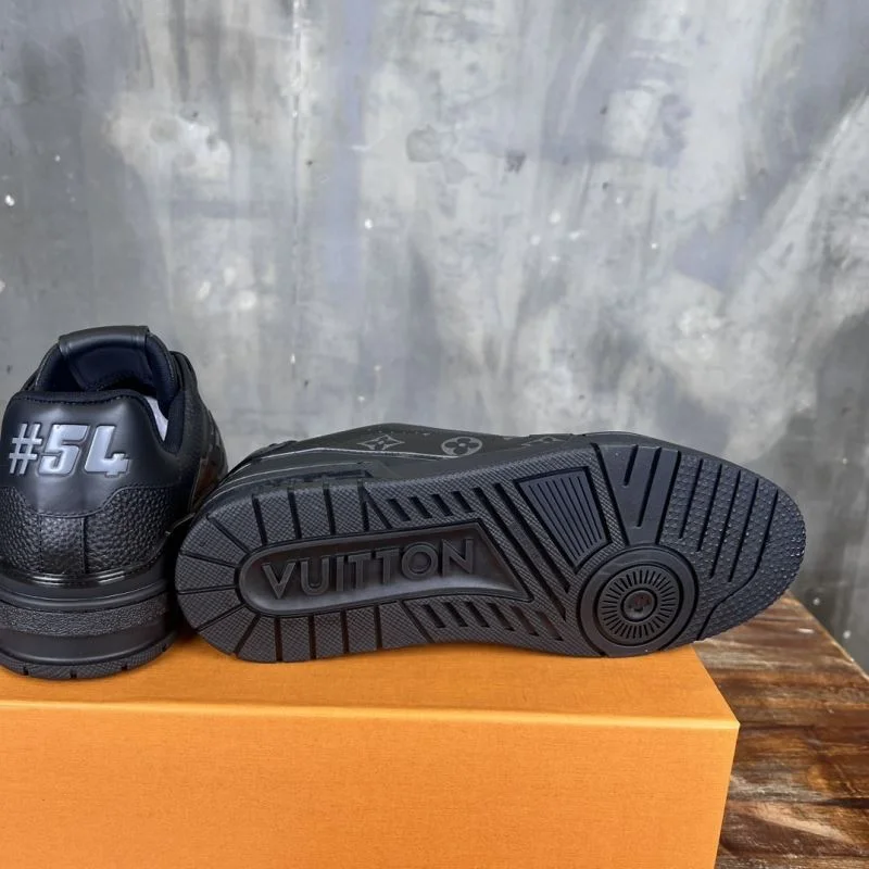Soft Louis Vuitton Trainer Sneaker 30392