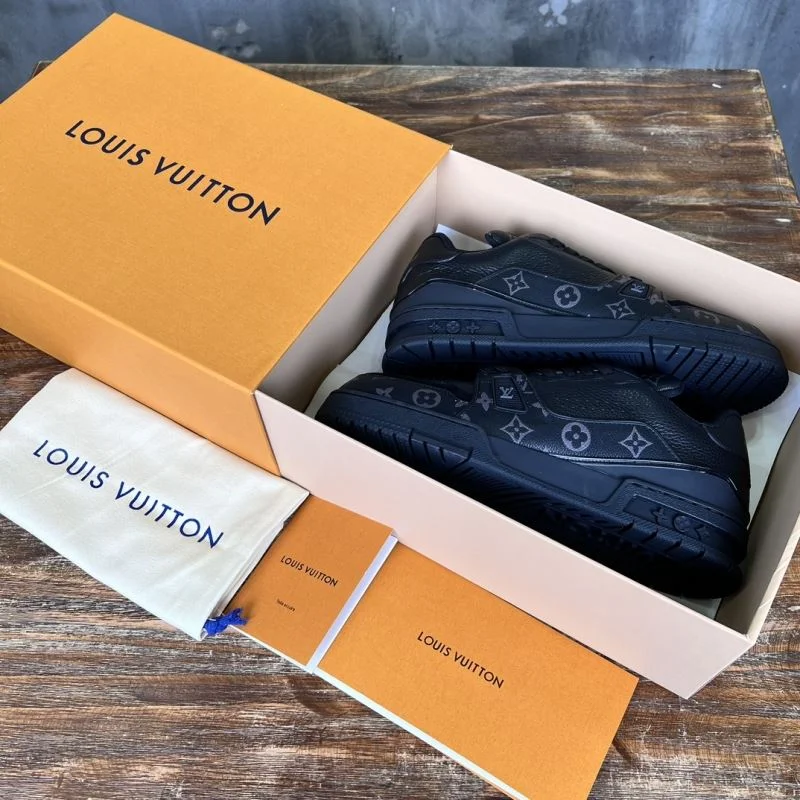 Louis Vuitton Trainer Sneaker TimelessDesign 30391