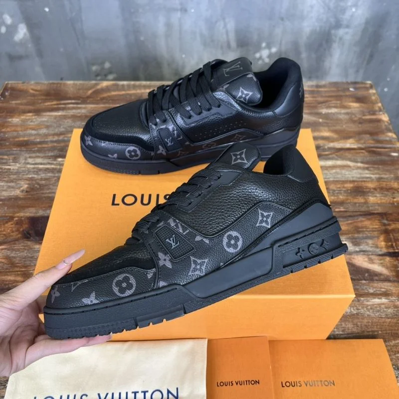 Louis Vuitton Trainer Sneaker TimelessDesign 30391