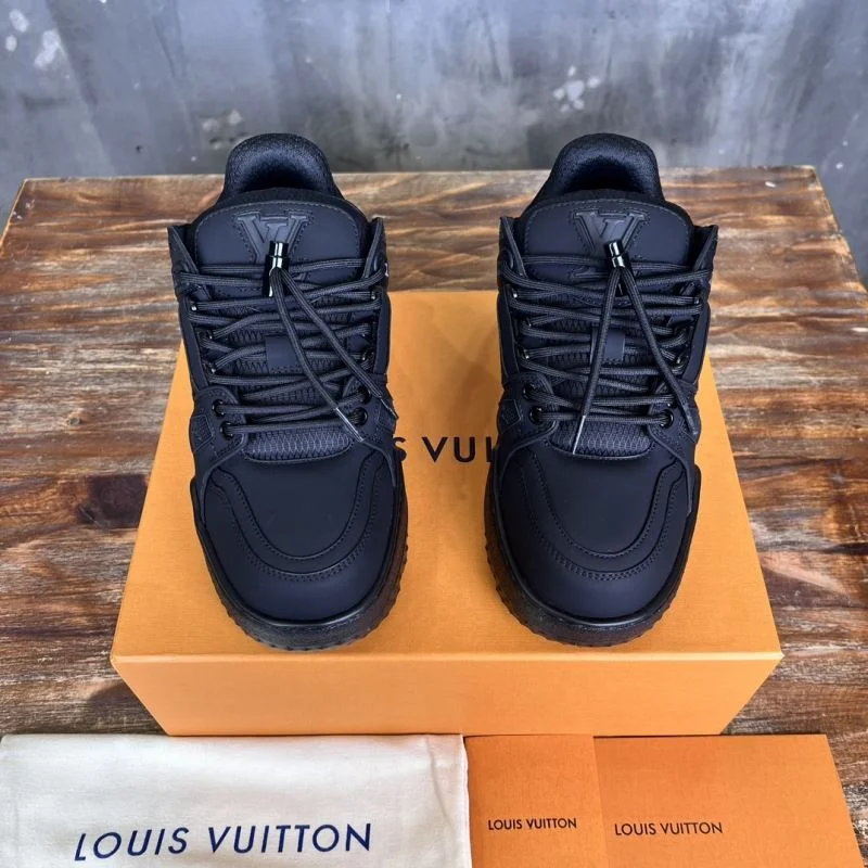 Lightweight Louis Vuitton Trainer Sneaker 30385
