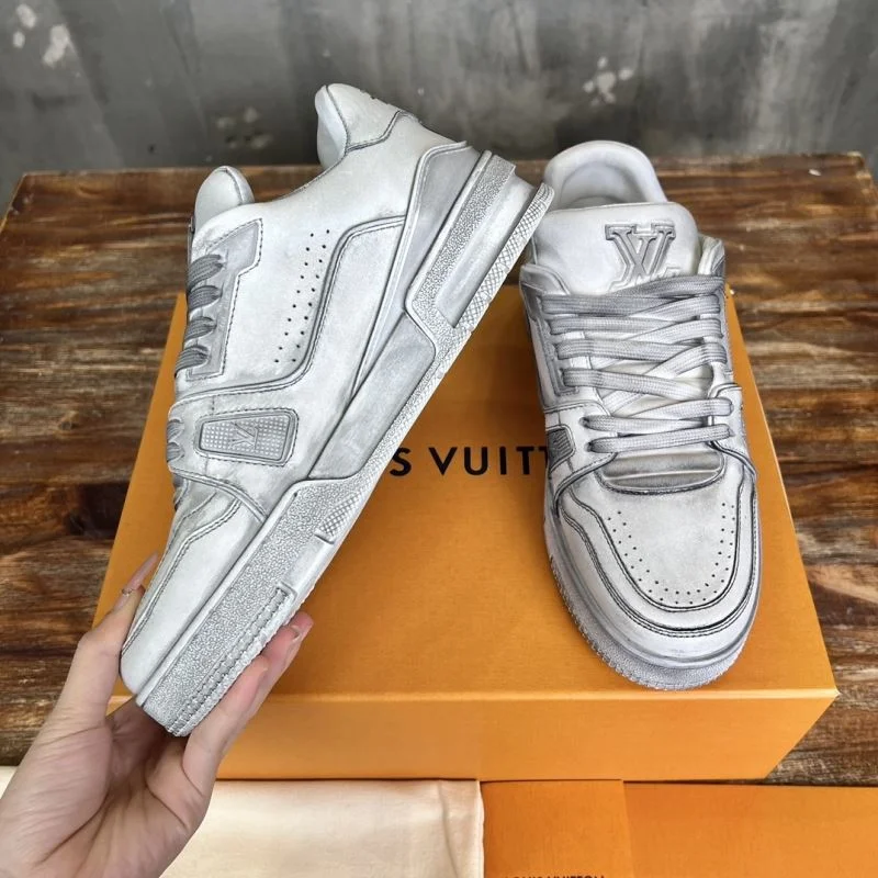 Minimalist Louis Vuitton Trainer Sneaker 30323