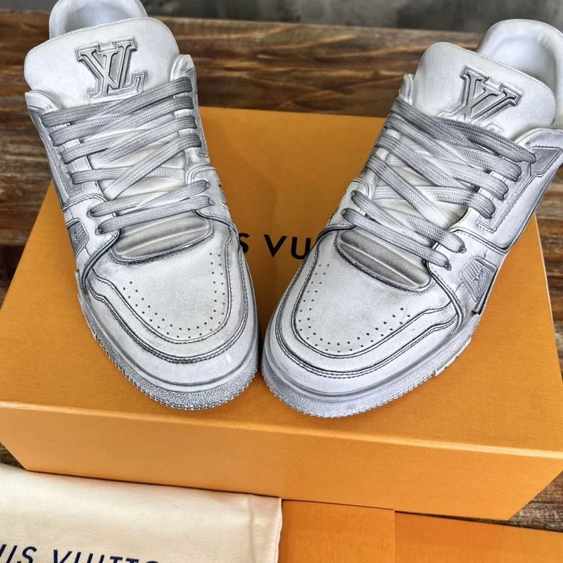 Minimalist Louis Vuitton Trainer Sneaker 30323