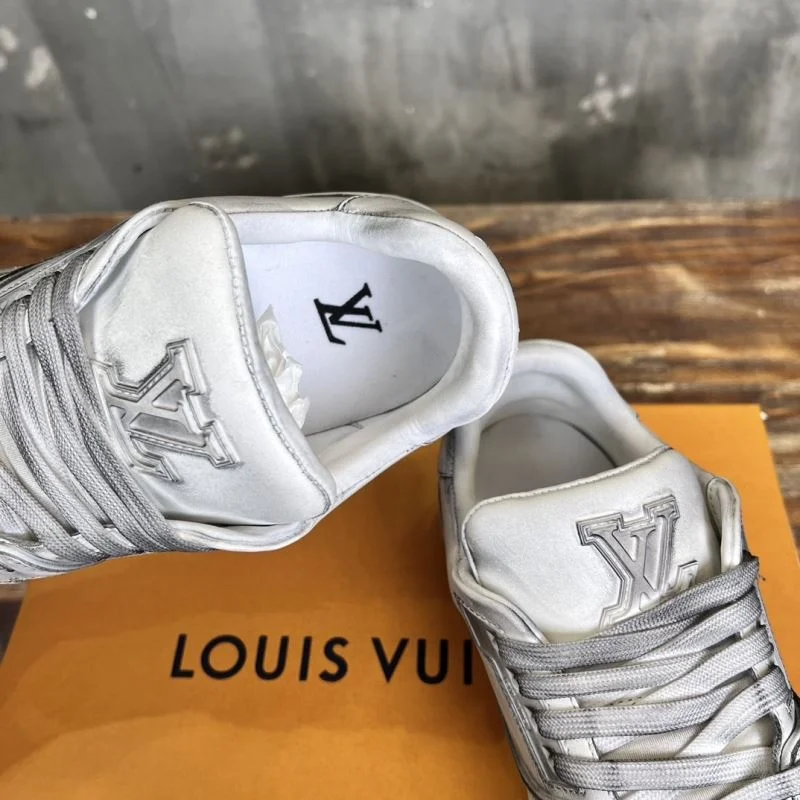 Minimalist Louis Vuitton Trainer Sneaker 30323