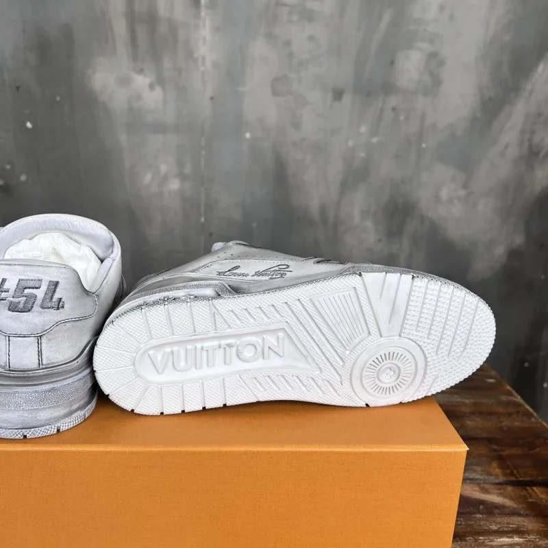 Minimalist Louis Vuitton Trainer Sneaker 30323