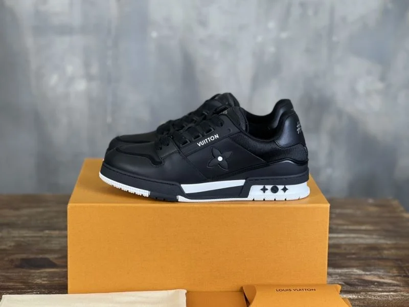 Popular Louis Vuitton Trainer Sneaker 30374