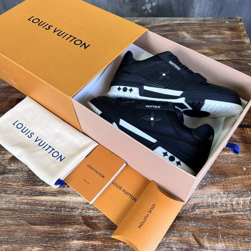 Popular Louis Vuitton Trainer Sneaker 30374