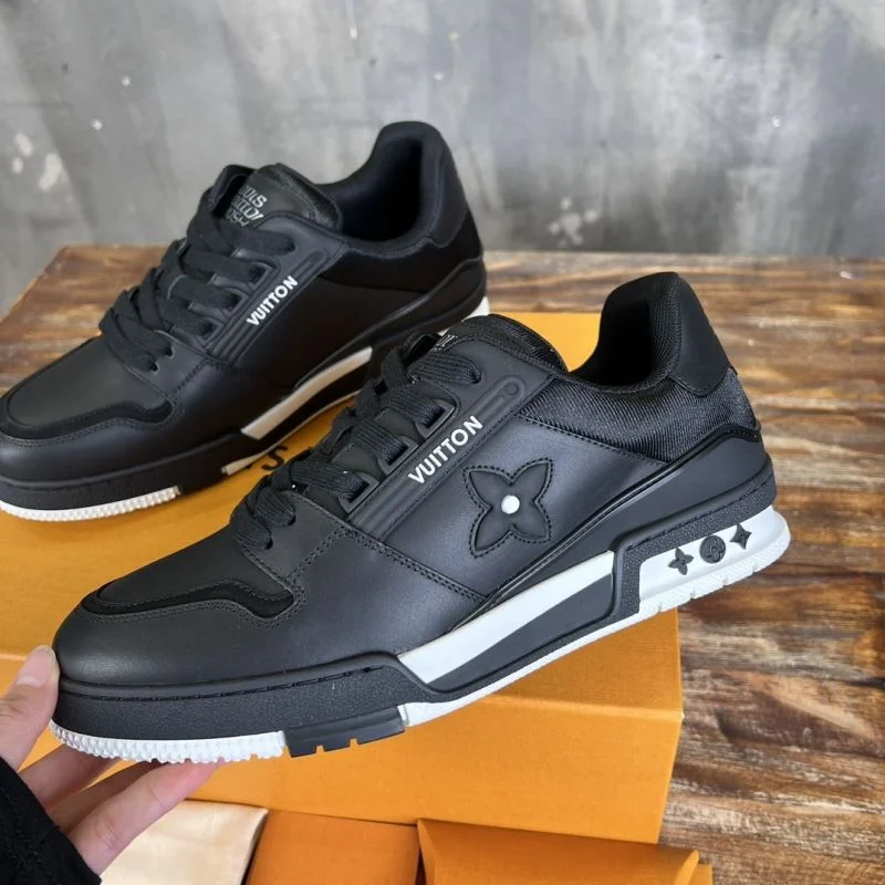 Popular Louis Vuitton Trainer Sneaker 30374