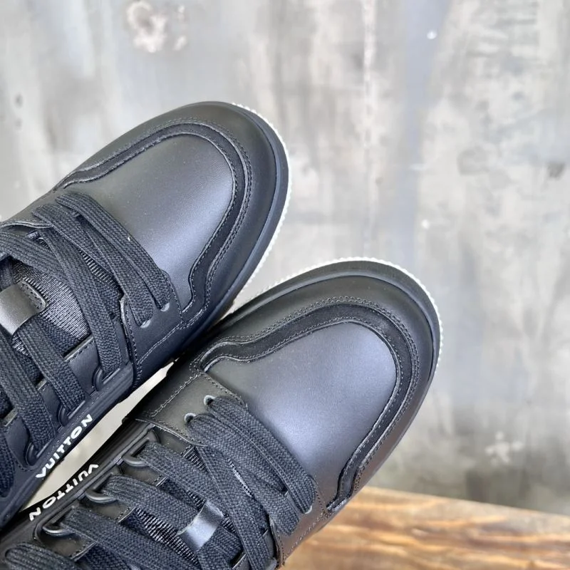 Popular Louis Vuitton Trainer Sneaker 30374