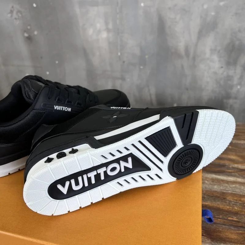 Popular Louis Vuitton Trainer Sneaker 30374