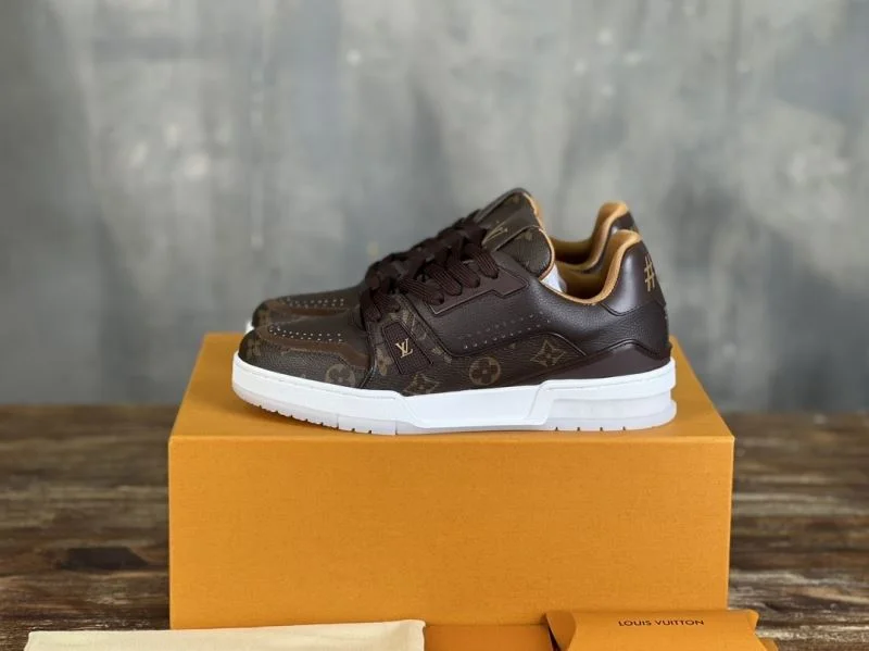Louis Vuitton Trainer Sneaker Cozy 30371