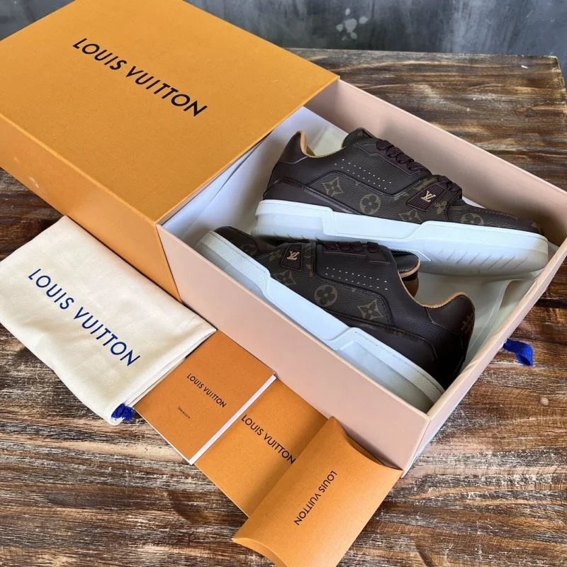 Louis Vuitton Trainer Sneaker Cozy 30371