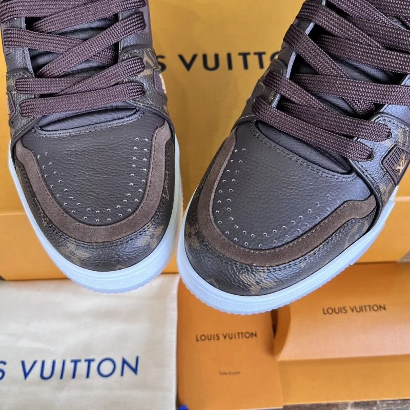 Louis Vuitton Trainer Sneaker Cozy 30371