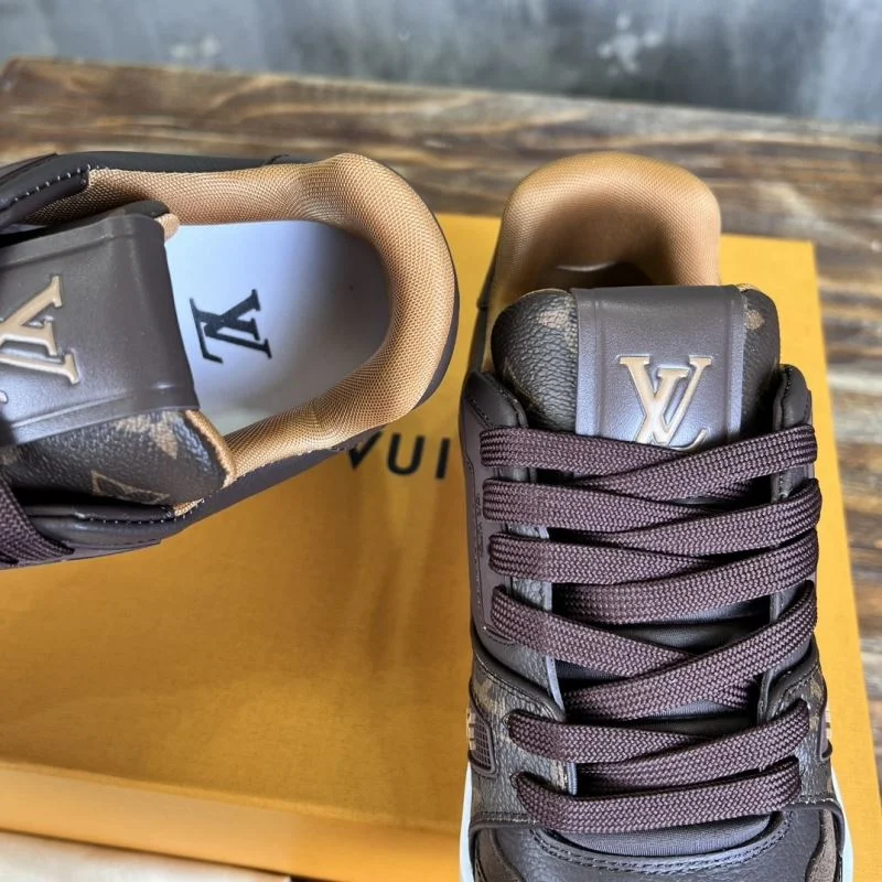 Louis Vuitton Trainer Sneaker Cozy 30371