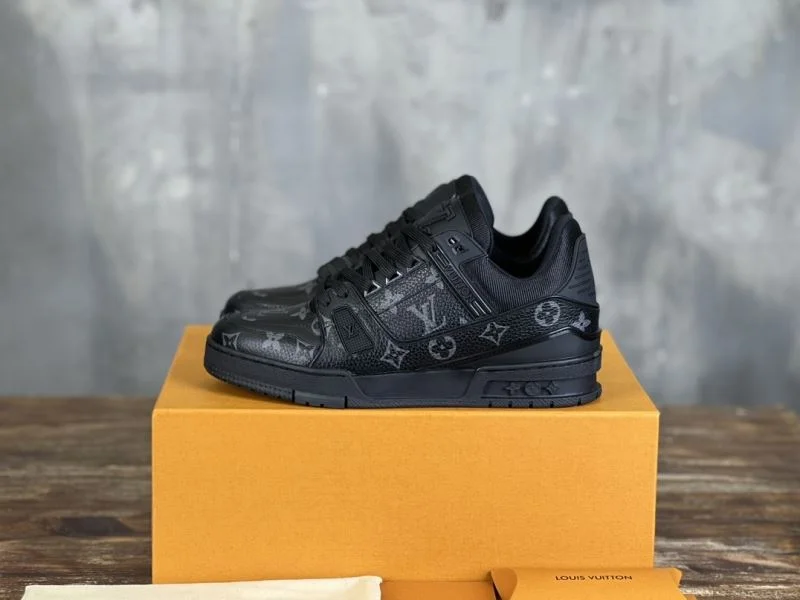 Louis Vuitton Trainer Sneaker Functional 30378