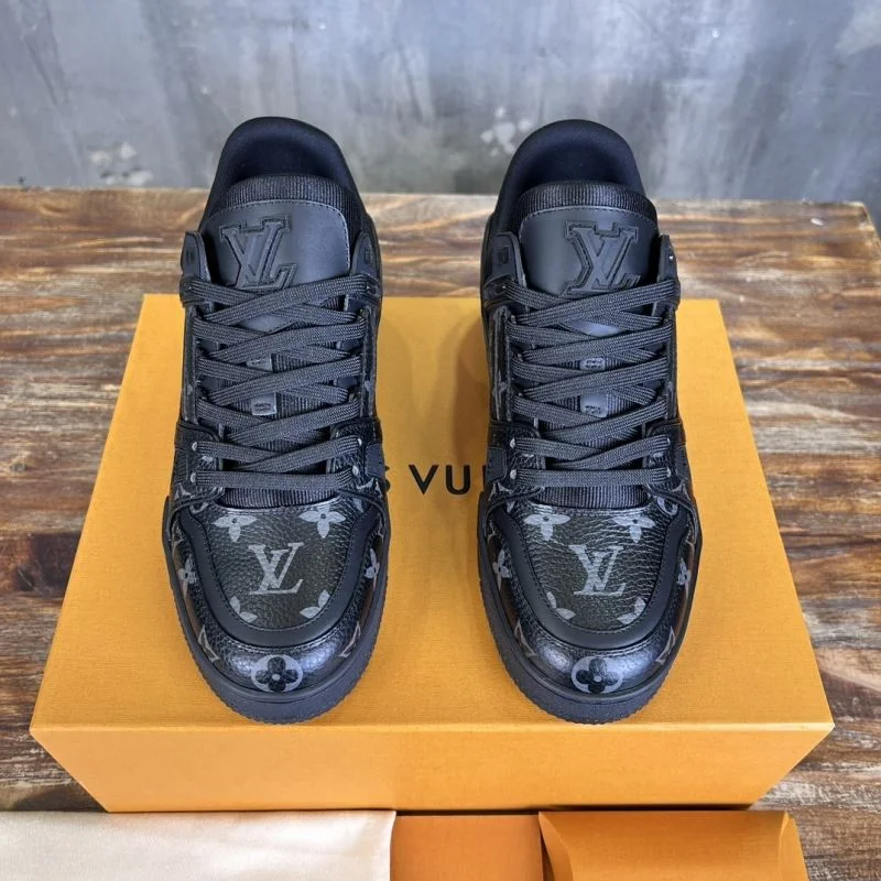 Louis Vuitton Trainer Sneaker Functional 30378