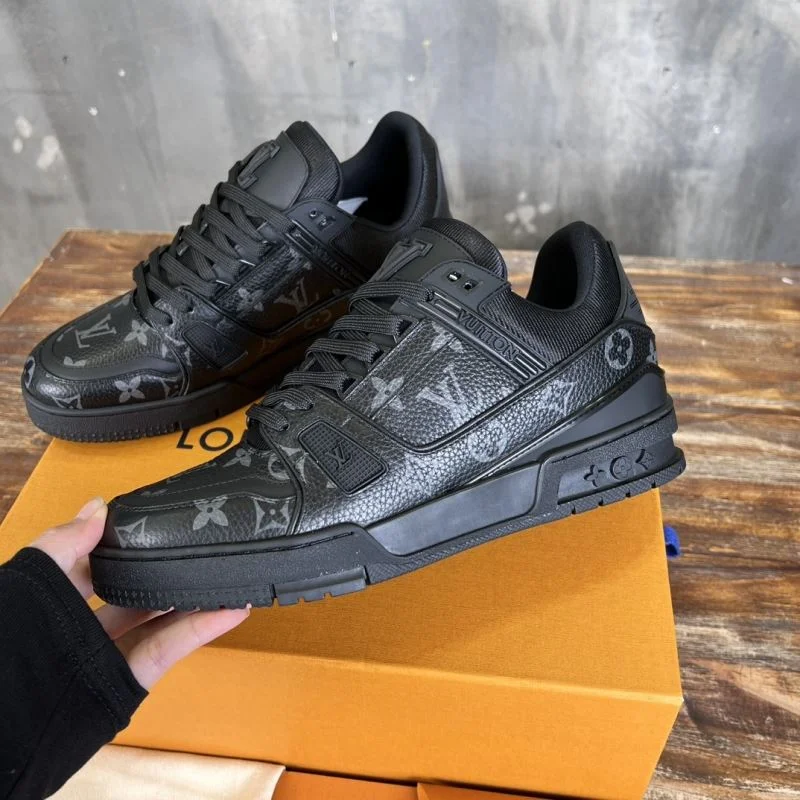 Louis Vuitton Trainer Sneaker Functional 30378
