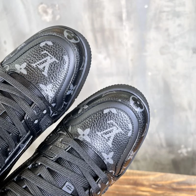 Louis Vuitton Trainer Sneaker Functional 30378