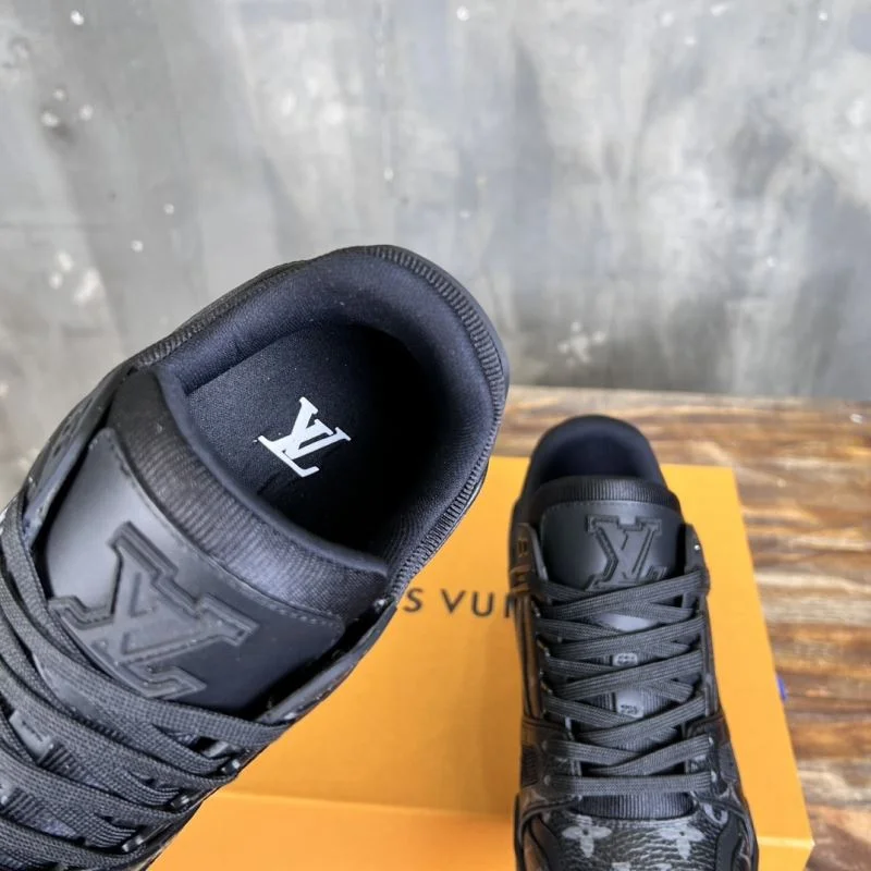 Louis Vuitton Trainer Sneaker Functional 30378